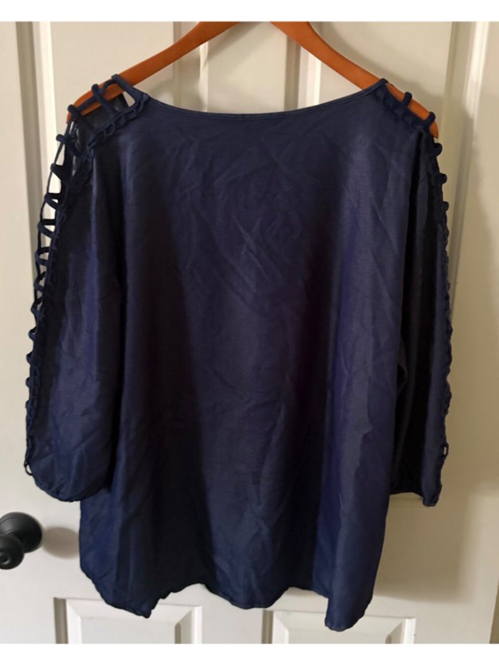 Unique Spectrum Size 2X Women's Blue Chambray Cotton Blouse Laser Cutout Sleeves - Picture 7 of 10
